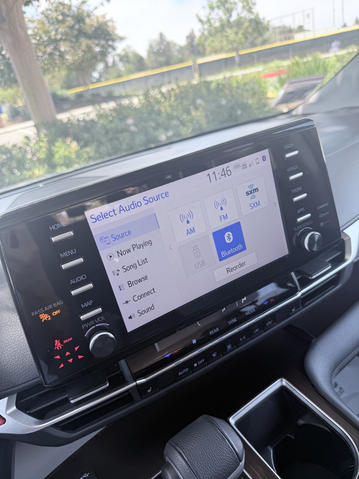 2024 Toyota Sienna XLE photo 1