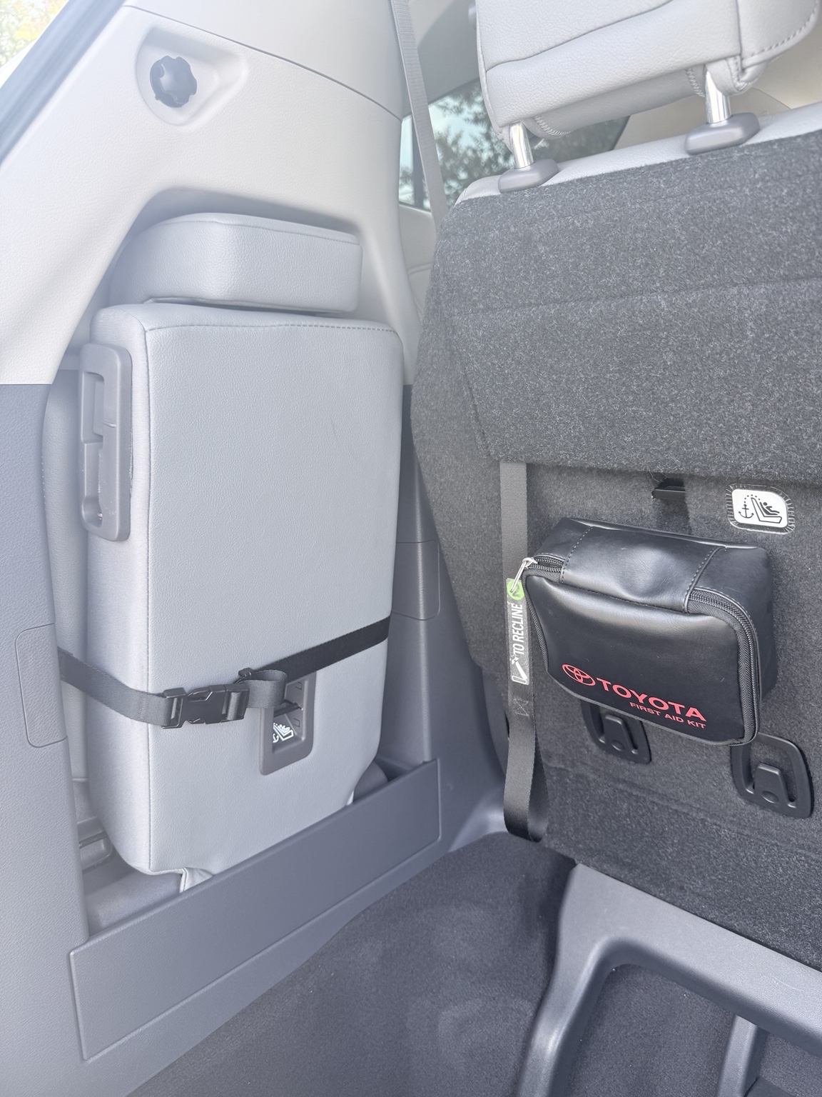 2024 Toyota Sienna XLE photo 4