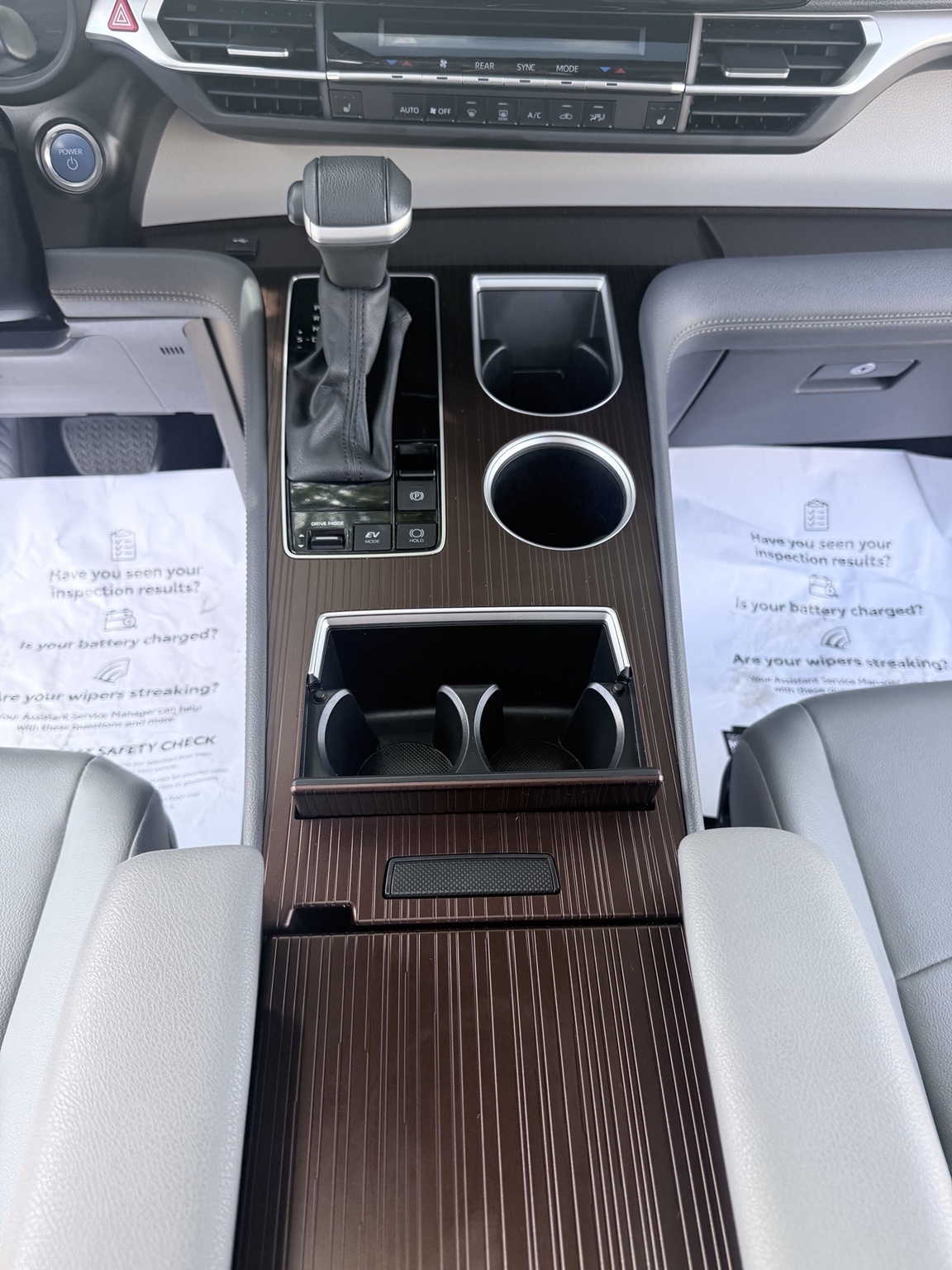 2024 Toyota Sienna XLE photo 6