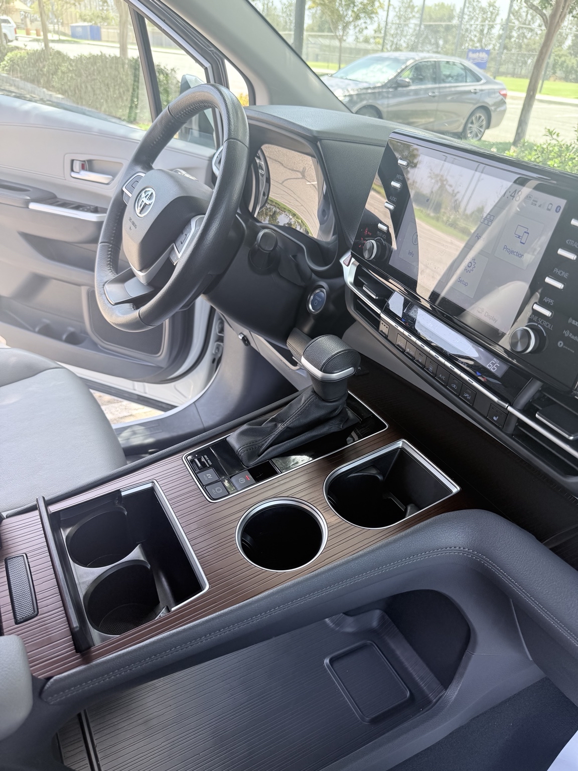 2024 Toyota Sienna XLE photo 12