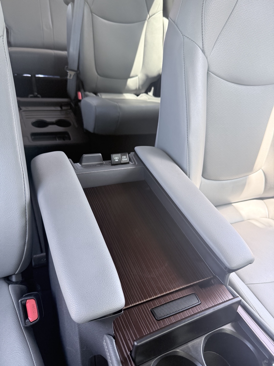 2024 Toyota Sienna XLE photo 14
