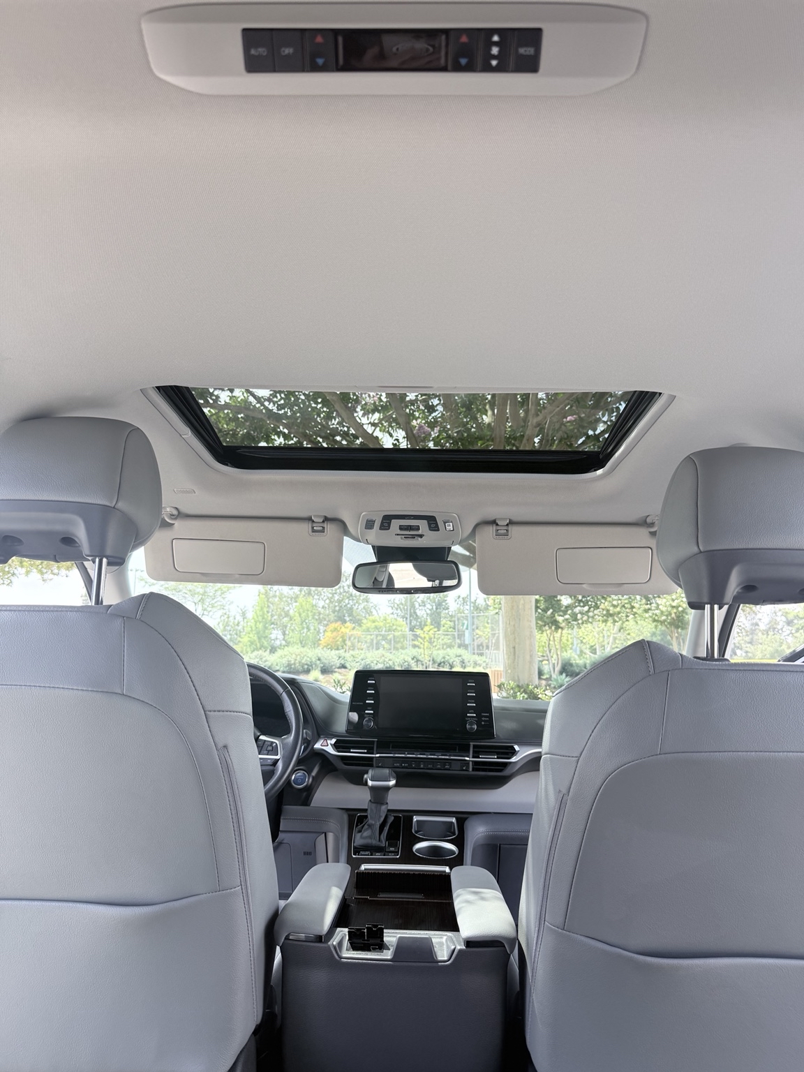 2024 Toyota Sienna XLE photo 18